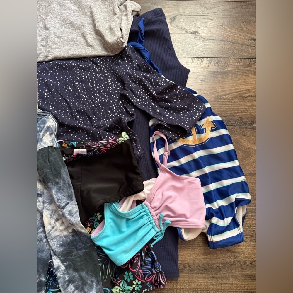 Kid's 9 Clothing Bundle Mixed Lot:
9 Clothing Items,Size S,Size 6 - Picture 3 of 8